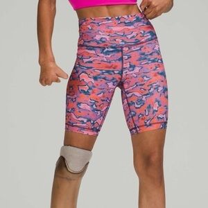 Lululemon Wunder Train High Rise Short 8"
Chroma Clash Multi size 0